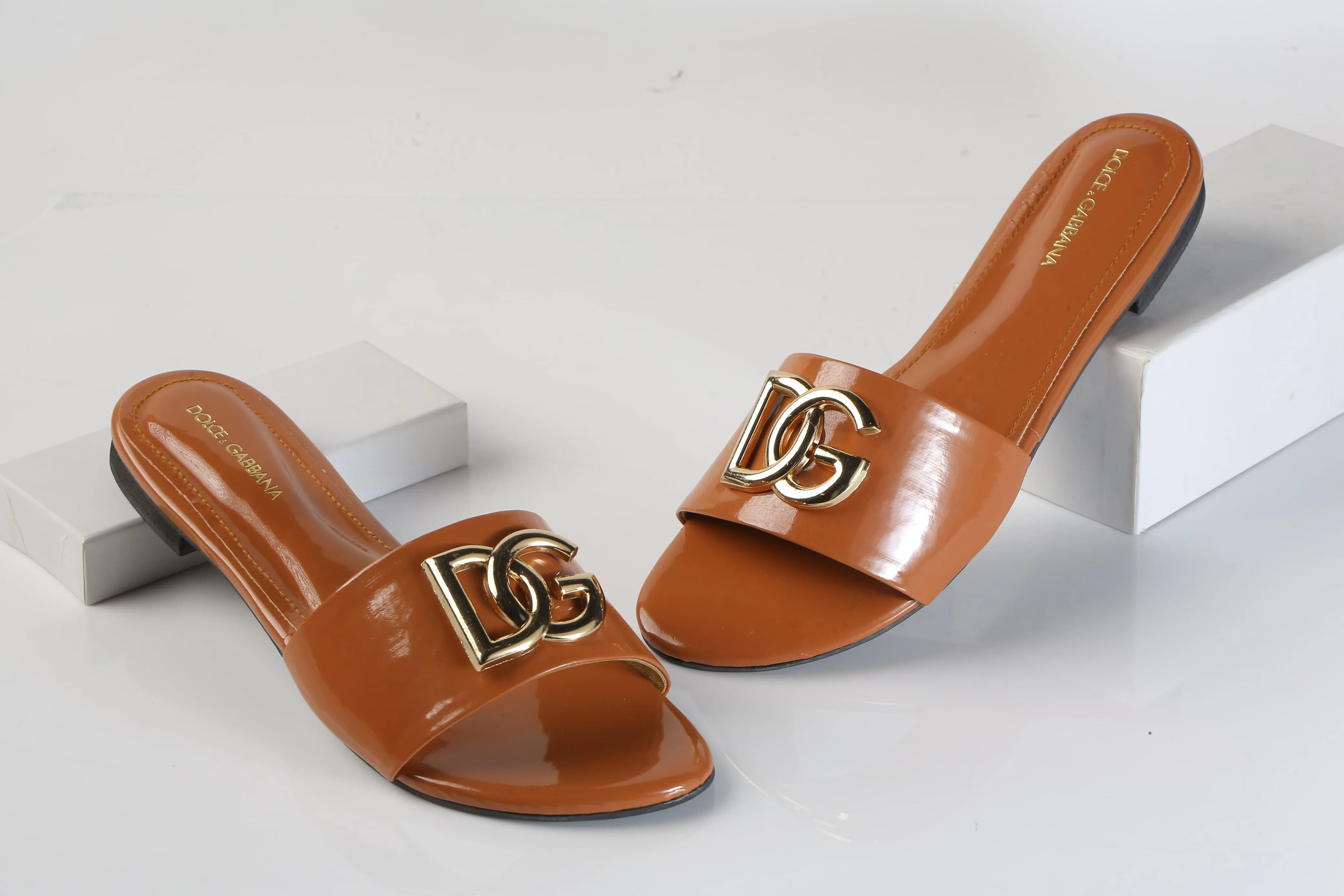 DOLCE & GABBANA SLIDE SANDALS - BROWN
