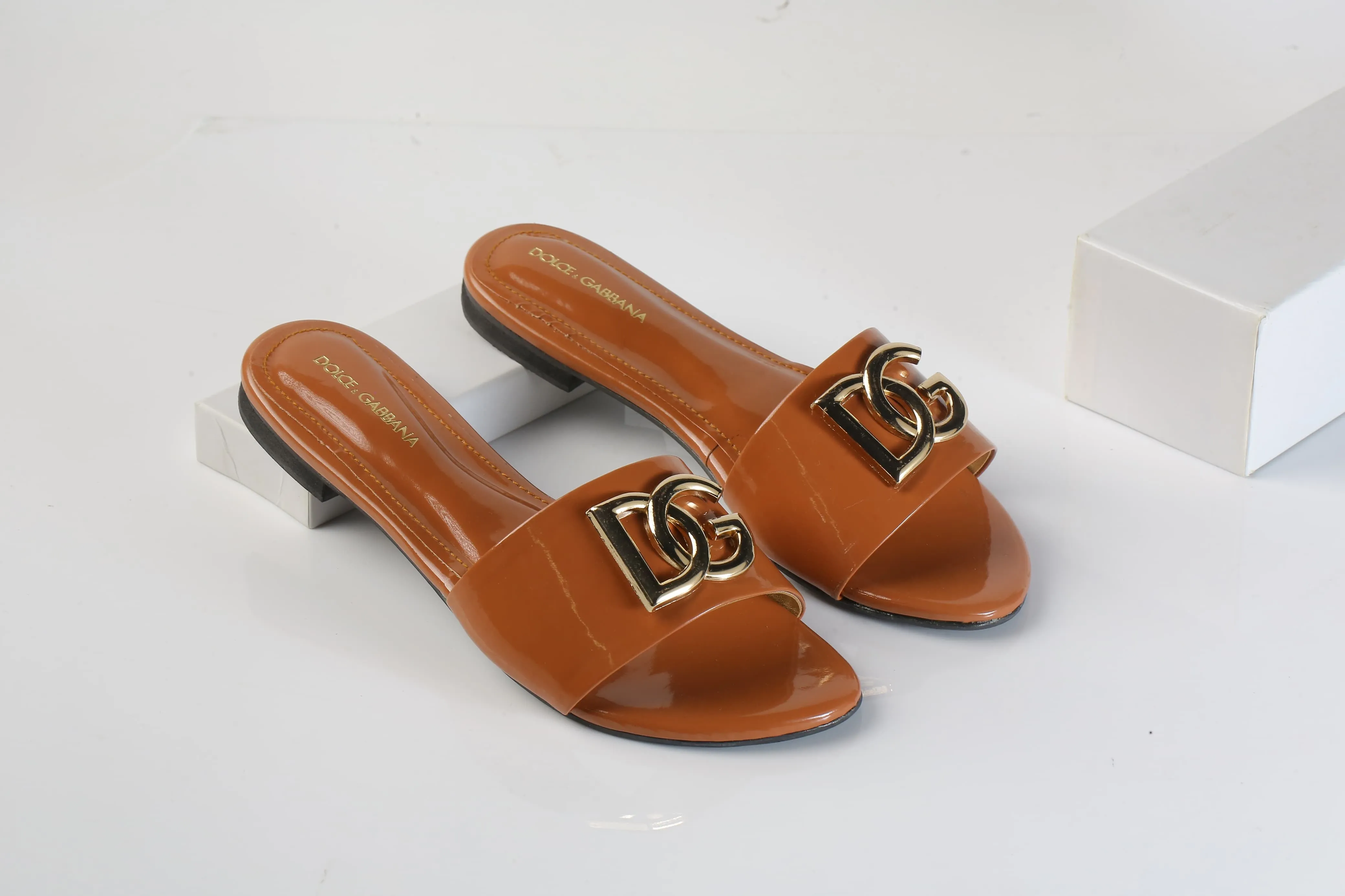 DOLCE & GABBANA SLIDE SANDALS - BROWN