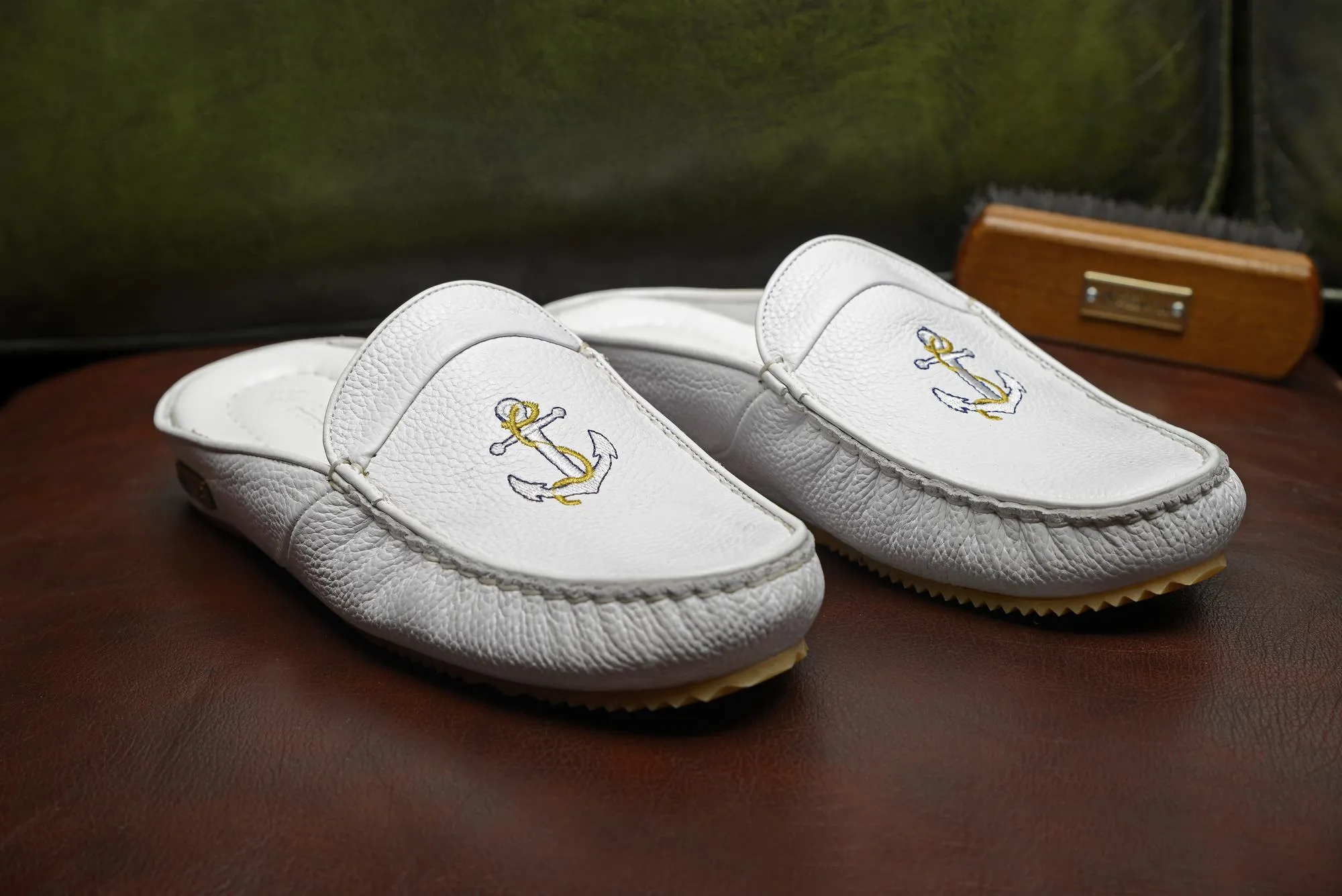 FOOT FEDERATION MARINE MOC-TOE MEN'S LEATHER SLIPPER WHITE